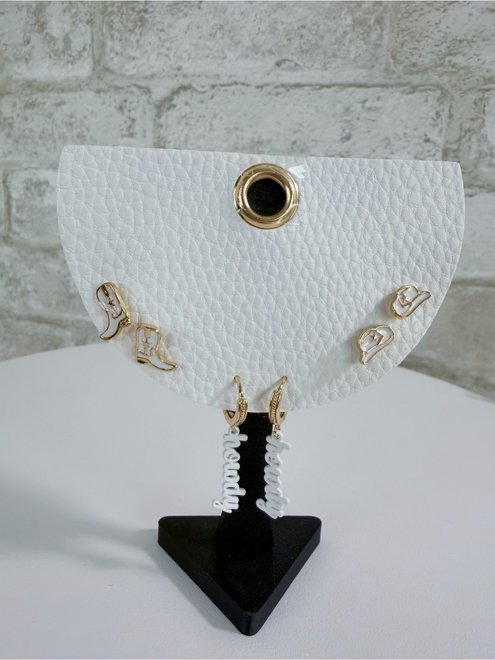 Earring Set Cowgirl Southwestern Nashville in White with Gold Accents — NWT
